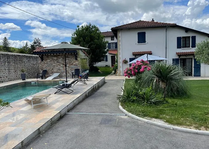 Panzió Le Regrimet Avec Parking Gratuit Et Prive 3*