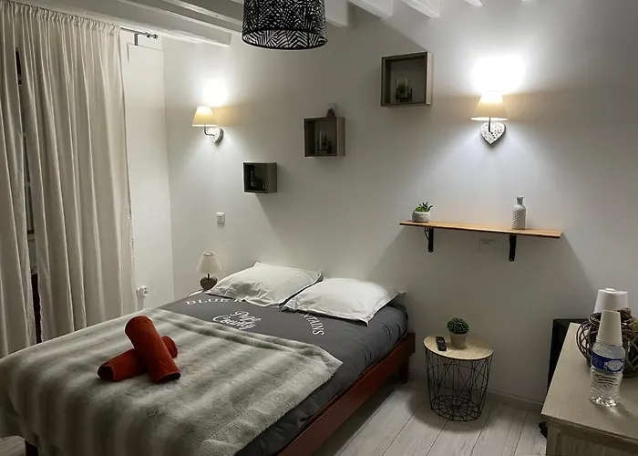 Le Regrimet Avec Parking Gratuit Et Prive Panzió 3*